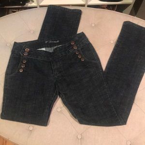 Cute button jeans!